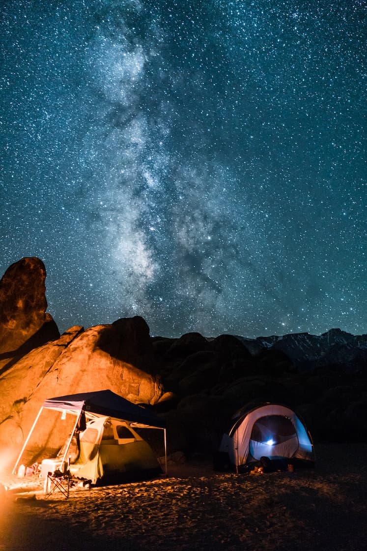 آسمان پرستاره و کوهستان برای تصویر شاخص مقاله شریف ستاپ